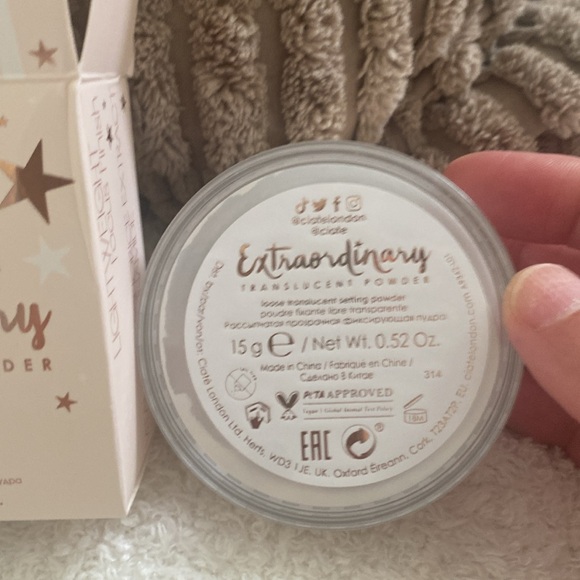 Ciate Extraordinary Translucent Powder - Picture 5 of 5